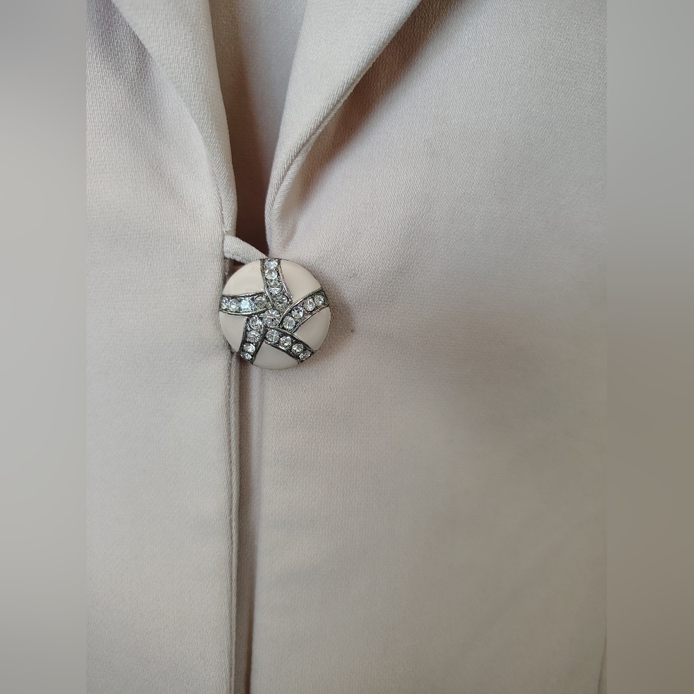 Elite Champagne Elegant Beige Suit with Lace Accents Size 8 - Picture 8 of 16